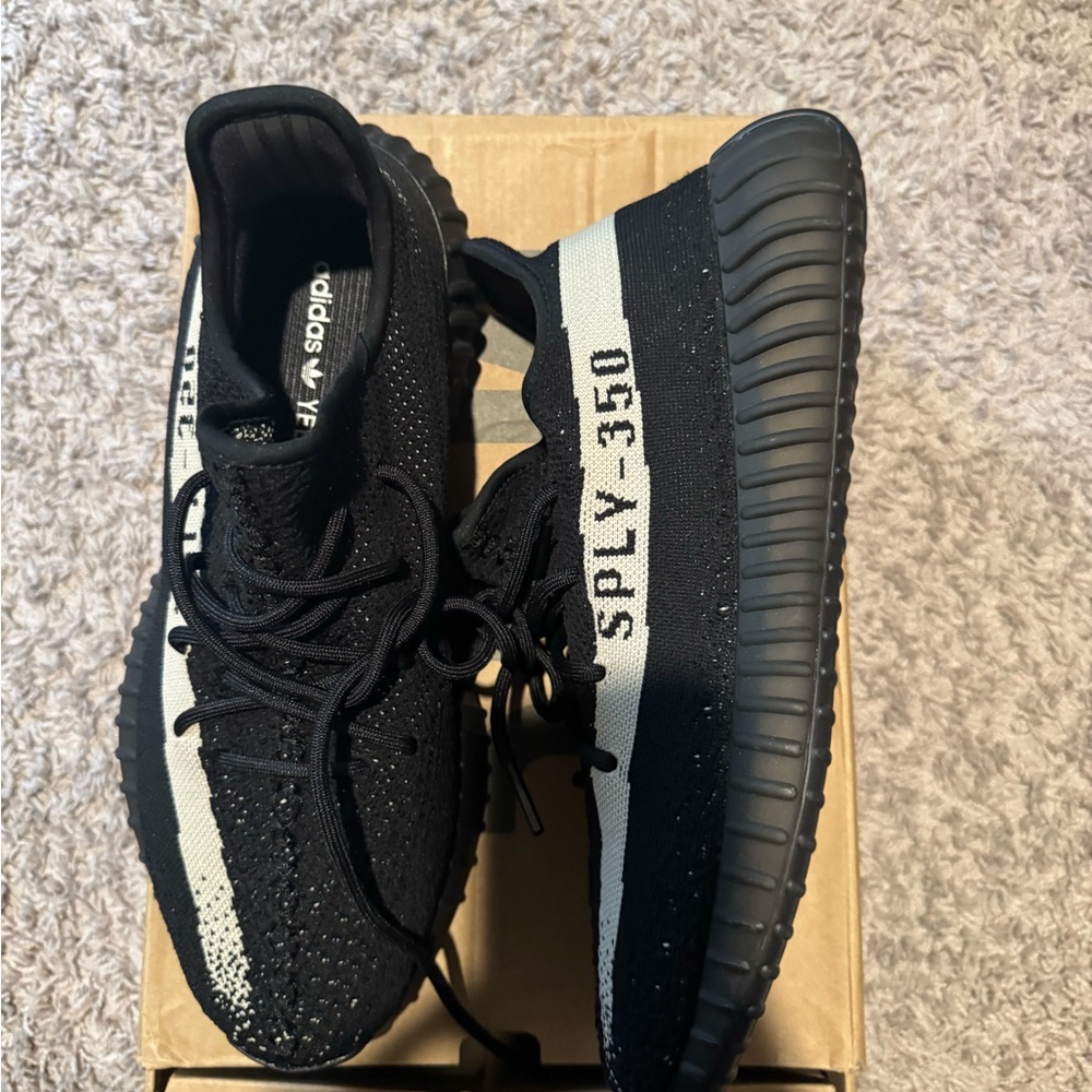 adidas Yeezy 350 “Oreo”
Size 12